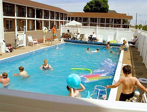 Continental Inn Cheboygan Ngoại thất bức ảnh