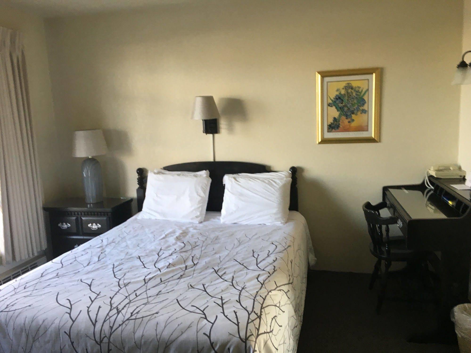 Continental Inn Cheboygan Ngoại thất bức ảnh