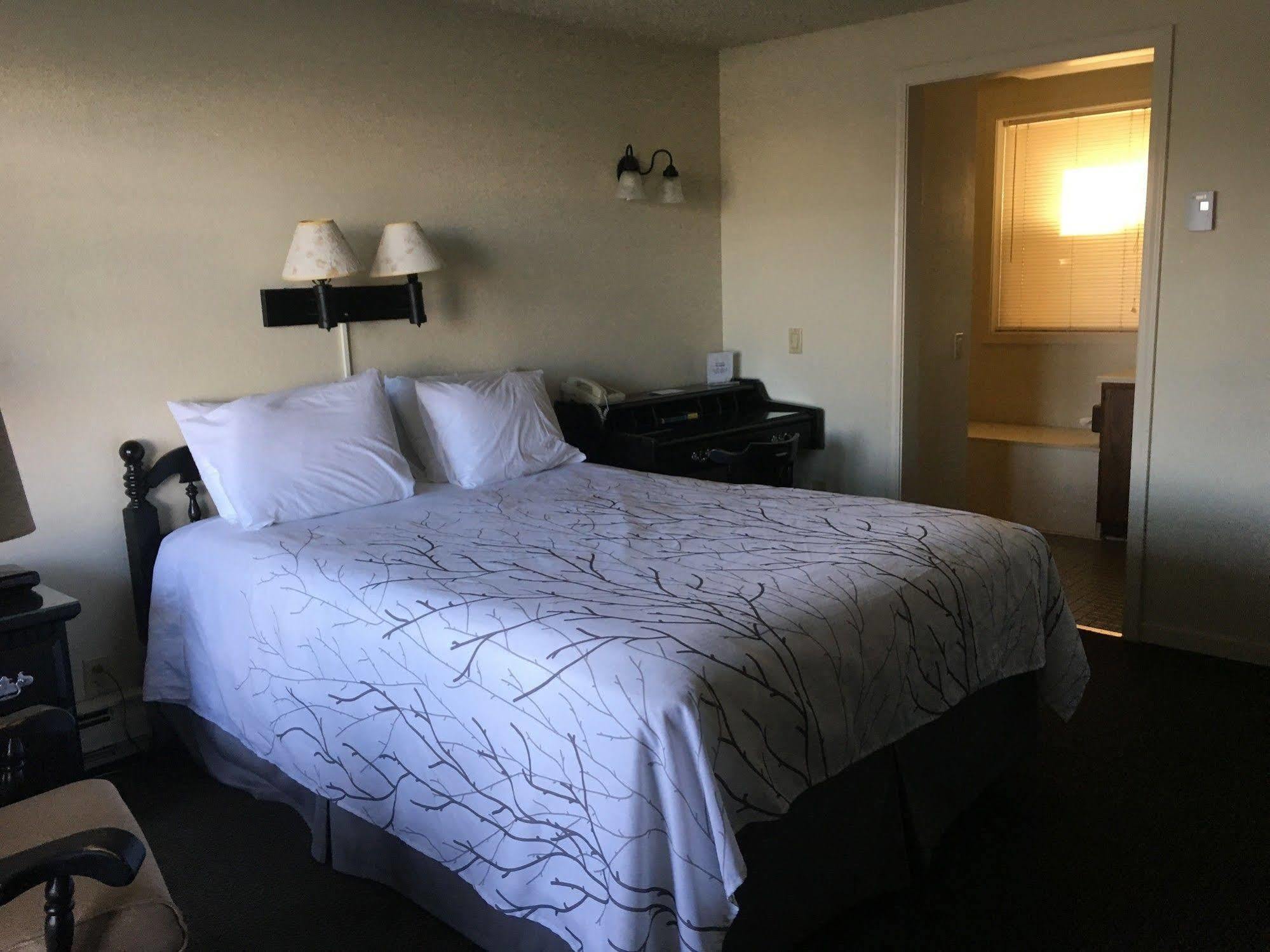 Continental Inn Cheboygan Ngoại thất bức ảnh