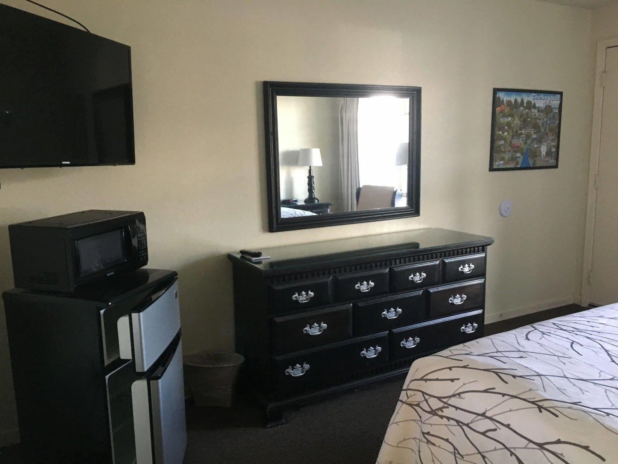 Continental Inn Cheboygan Ngoại thất bức ảnh